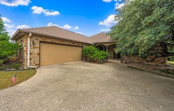 1705 Valencia Dr, Kerrville, TX 78028