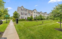 10 WASHINGTON SQ, SPRING CITY, PA 19475