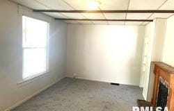 929 W Governor Street, Springfield, IL 62702