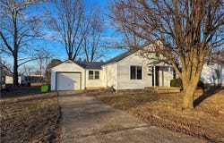 203 W Magnolia, Versailles, MO 65084