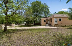 810 Lamar Street, Luling, TX 78648