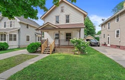712 W College Ave, Waukesha, WI 53186