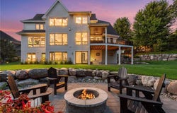 6653 Amberwood Lane, Chanhassen, MN 55317