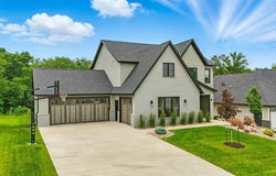 1269 Kona Cir, Coralville, IA 52241