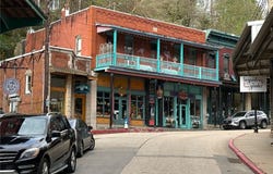 84 Spring  ST, Eureka Springs, AR 72632