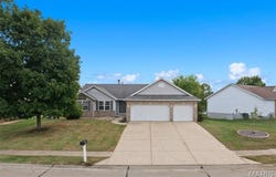 38 Cedarbrooke, Troy, IL 62294