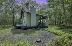 127 Livingston Lane, Gouldsboro, PA 18424