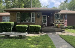841 Carnation Street SE, DeMotte, IN 46310