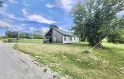 10090 Sunshine Drive, Mountain Grove, MO 65711