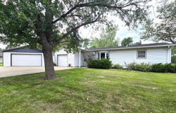 210 W 8th St, Miller, SD 57362