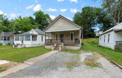 712 3rd E, Scott City, MO 63780