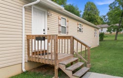 914 Renfrow Avenue, West Plains, MO 65775