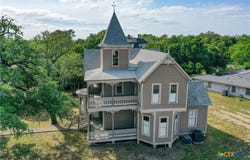 204 W Reuss Boulevard, Cuero, TX 77954
