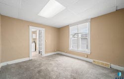 801 W 13th St, Sioux Falls, SD 57104