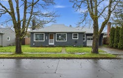 1084 24TH St, Salem, OR 97301