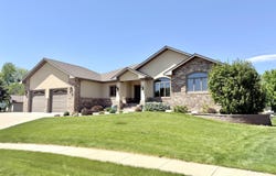 689 Nicholas Ct, Huron, SD 57350