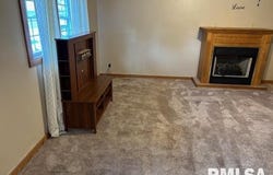 505 E ELM Street, Carlinville, IL 62626