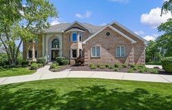 909 Prairie Ridge Court, Burr Ridge, IL 60527