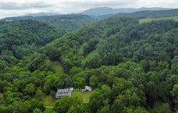 61 Caprine Ln, Independence, VA 24348