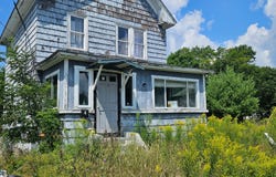 6 Pine Street, East Millinocket, ME 04430