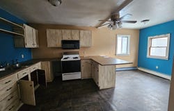 512 E Barry St, Glendive, MT 59330
