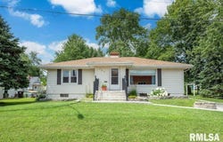 404 E 5TH Street, Mackinaw, IL 61755