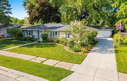 1655 CYPRESS Lane, GREEN BAY, WI 54302-2411