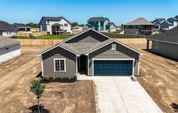 1660 Grayhawk Drive, Basehor, KS 66007