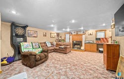 1013 N Blue Mound Ave, Luverne, MN 56156