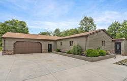 128 Mcginley Rd, Oakland Twp, PA 16025