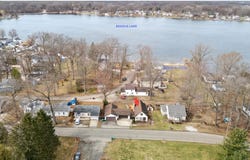 1375 Woodland Beach, Battle Creek, MI 49014