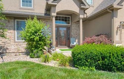 9624 N Arlington Avenue, Kansas City, MO 64158