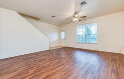 126 Sandstone Dr, Jarrell, TX 76537