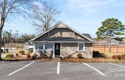 588 11th Street NW, Hickory, NC 28601