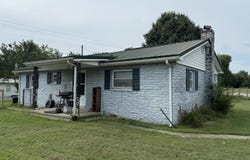 298 West Hwy 1376, East Bernstadt, KY 40729