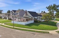 790 Woodside Drive, Wantagh, NY 11793