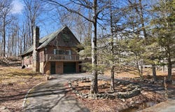 140 Timber Ridge Circle, Greentown, PA 18426