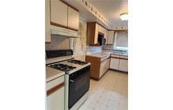 194 Woodhall Dr, Baldwin Boro, PA 15236