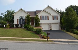 40 SCARLET OAK DRIVE, ETTERS, PA 17319