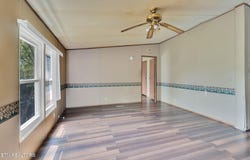 445 W Broad St, Clinton, TN 37716