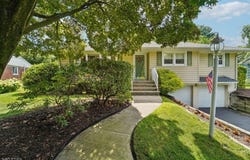 20 Nokomis Ave, Oakland Boro, NJ 07436-2136