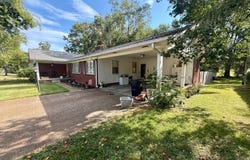 104 8th St, Booneville, MS 38829