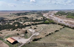 702 W 19 Rd, Phillips, NE 68865