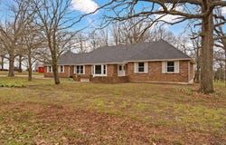 936 E 482nd Road, Bolivar, MO 65613
