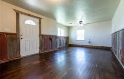 22807 E 1070 Road, Clinton, OK 73601