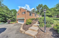 4212 Woodridge DR, Roanoke, VA 24018