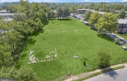 3925 ROLLING RD, BALTIMORE, MD 21208