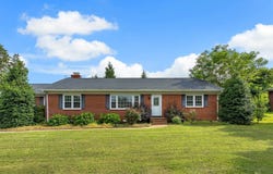 7437 Ridge View Rd, Mechanicsville, VA 23111