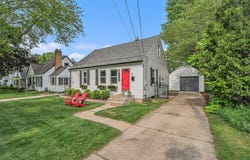 1148 Lakeside Drive SE, East Grand Rapids, MI 49506