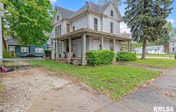 203 S FAYETTE Street, Jacksonville, IL 62650